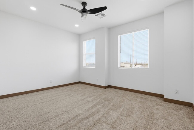 Building Photo - 2809 W Trumbull Rd
