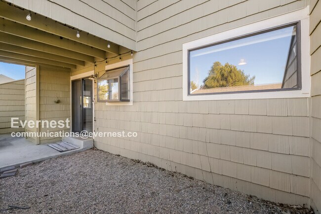 Building Photo - 6844 Countryside Ln