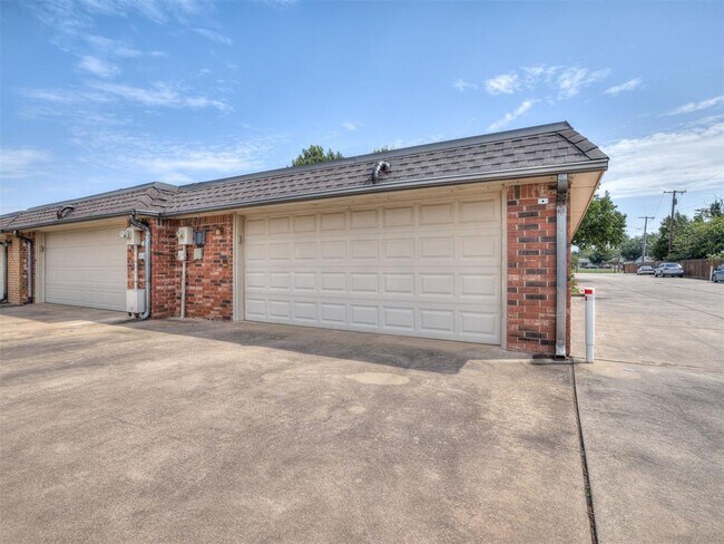 Building Photo - 7800 Old Hickory Ln