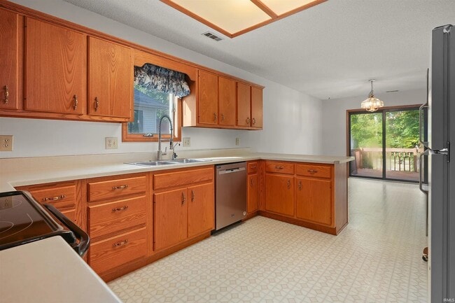 Building Photo - 8115 Calera Dr