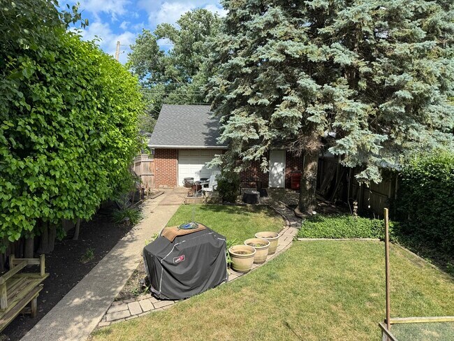 Building Photo - 1235 Darrow Ave