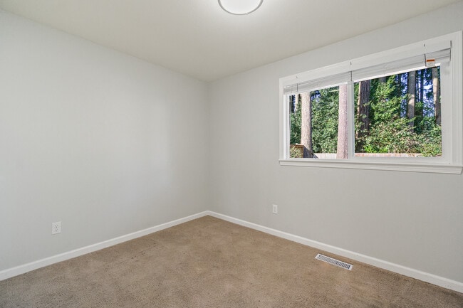 Building Photo - 10538 NE 141st St