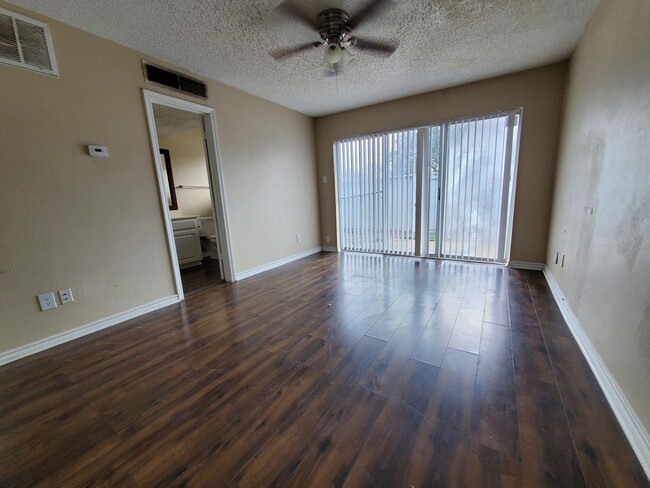 Building Photo - Wonderful Townhome in Irving