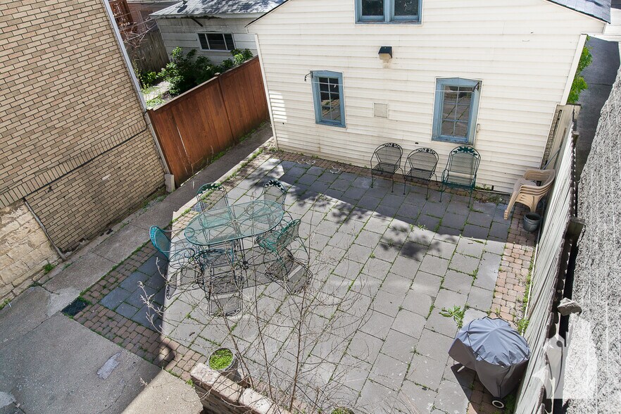 Building Photo - 3336 N Sheffield Ave