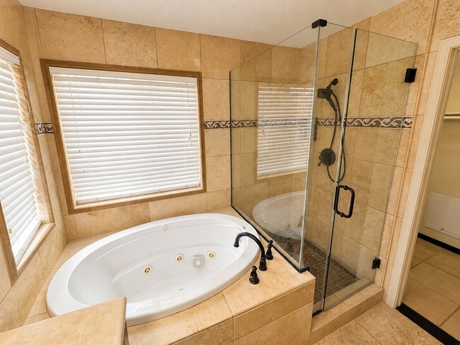 Building Photo - 621 Marbella Ct