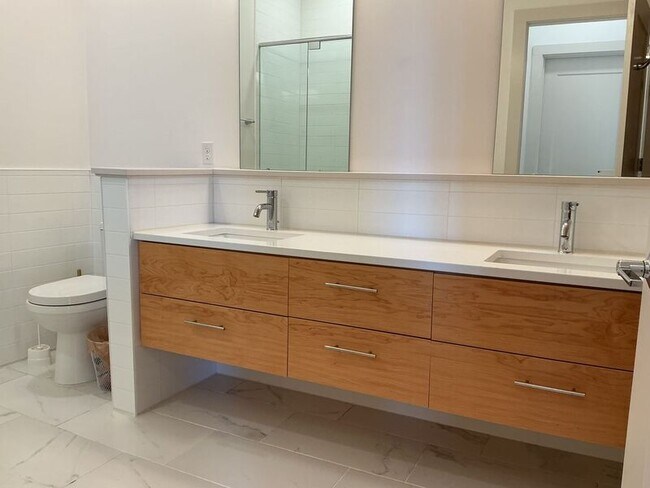 Building Photo - 26 W 15th St