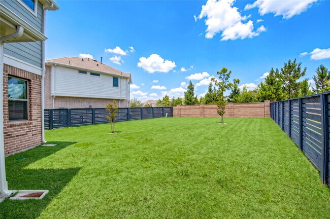 Building Photo - 18815 River Overlook Ct