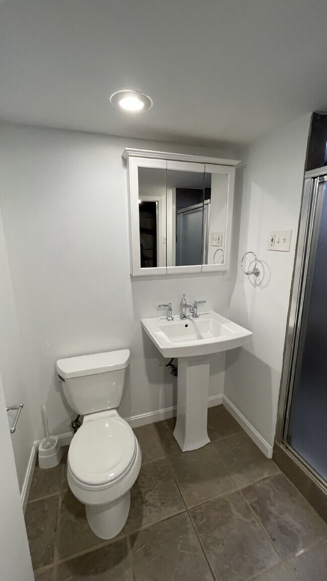 Building Photo - Charming 3 bed, 2 bath with finished basement!