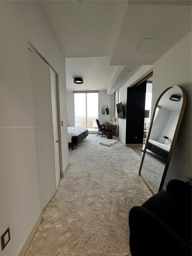Building Photo - 901 Brickell Key Blvd