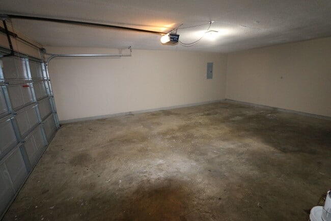 Building Photo - Southeast Memphis Family Beauty