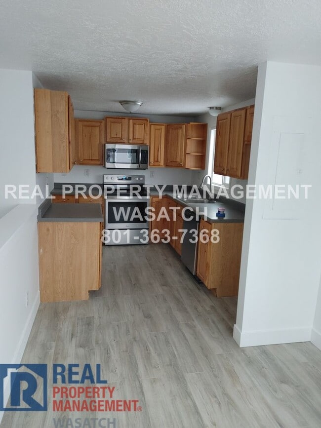 Building Photo - Take a Look at This 4 Bedroom 2 Bathroom Home in West Jordan UT!!