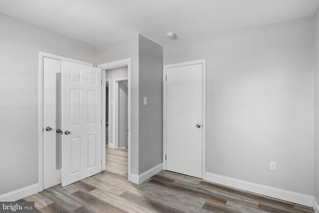 Building Photo - 405 Hamilton Rd