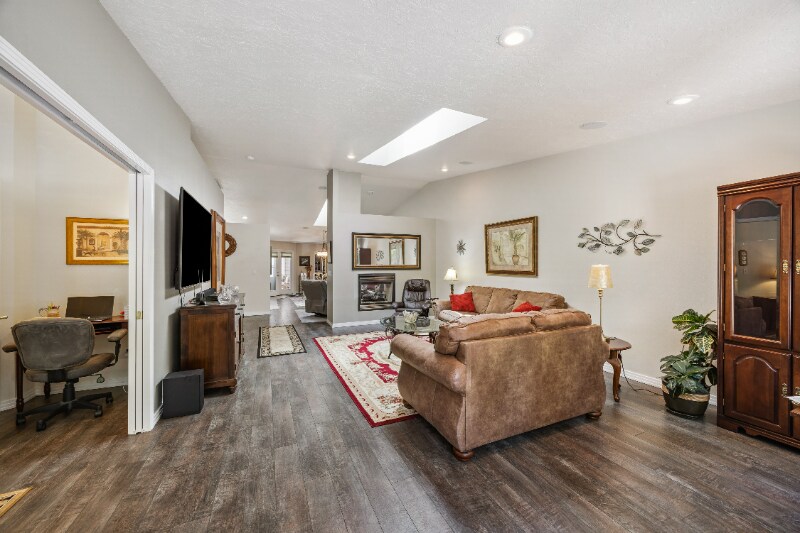 Building Photo - 5932 W Ashville Ln