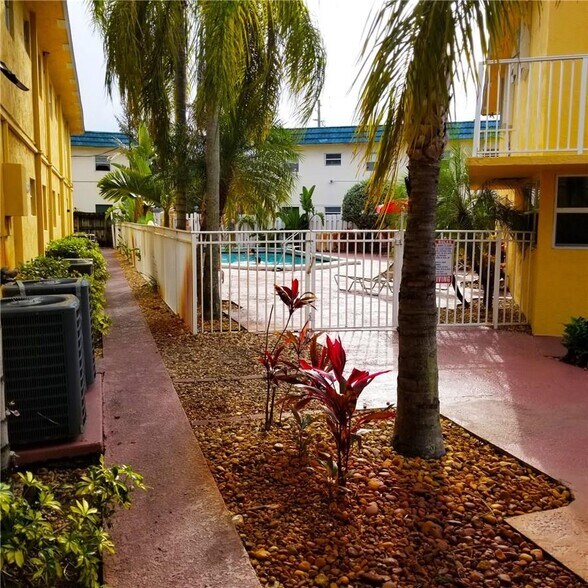 Primary Photo - 4051 N Dixie Hwy