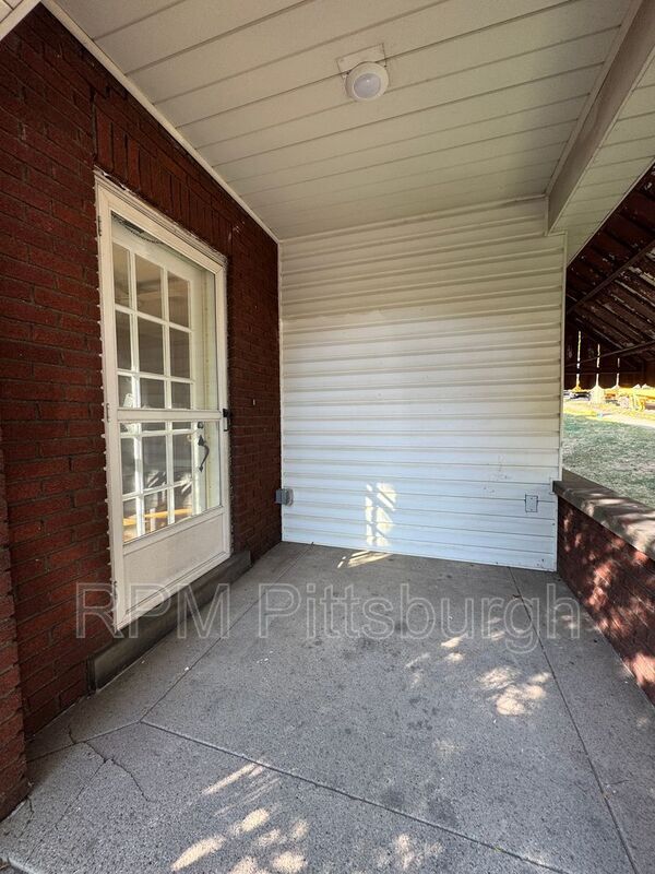 Building Photo - 107 N Meadowcroft Ave