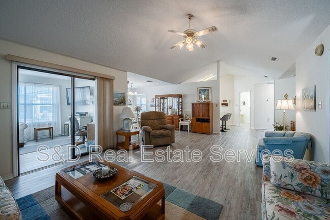 Building Photo - 6042 Seagull Ln