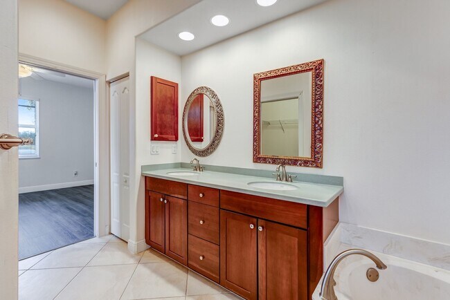 Building Photo - ** TUSCANY COVE ** 2 BED + DEN / 2 BATH / 2 CAR GARAGE - AMAZING LAKE VIEW! - ANNUAL RENTAL