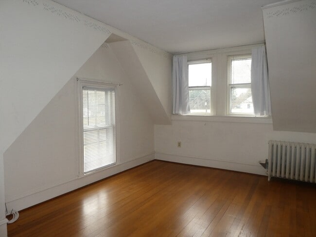 Building Photo - 231 Pleasant St