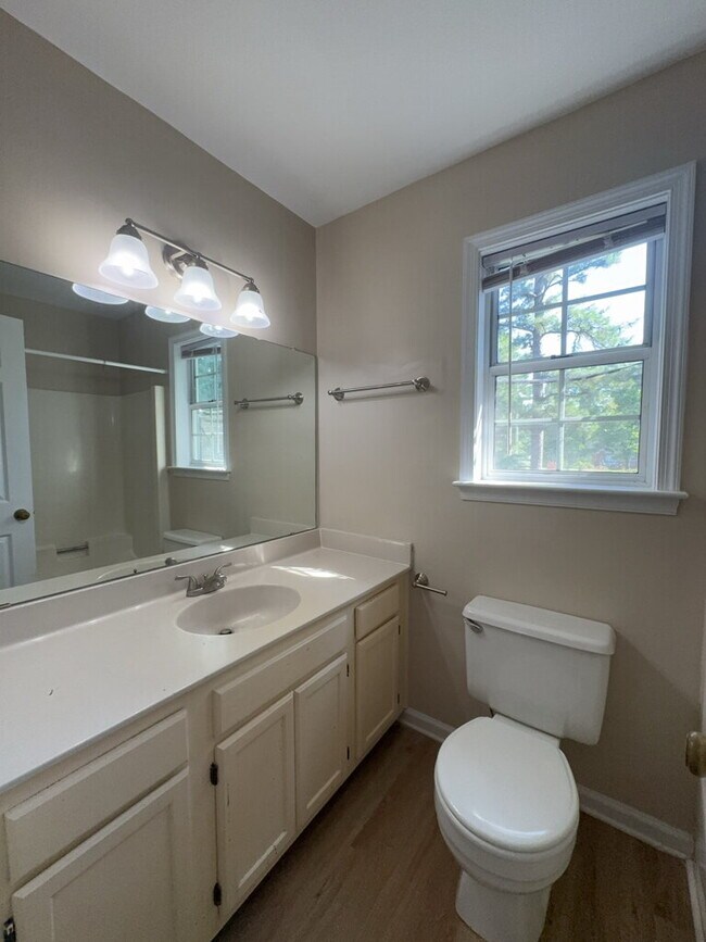 Building Photo - Stunning 3 Bed, 2.5 Bath Home with 1536 Sq Ft in Jacksonville, NC!