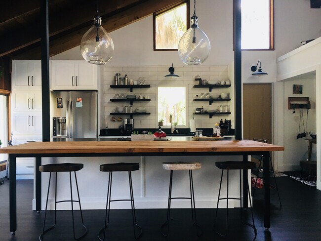 Building Photo - Longwood (The Springs) - 2 Bedroom, 1 Bathroom - $1,795.00