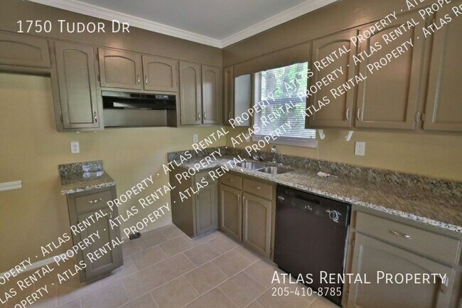 Building Photo - 1750 Tudor Dr
