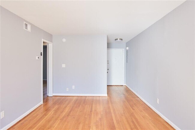 Building Photo - 450 Medlock Rd