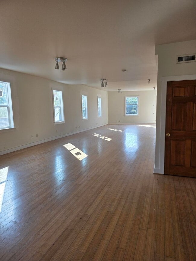 Primary Photo - FREMONT COURT