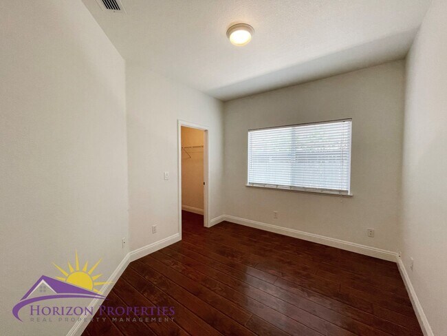 Building Photo - Spacious 5 Bed 3 Bath 2,136 Sq. Ft. Sheldo...