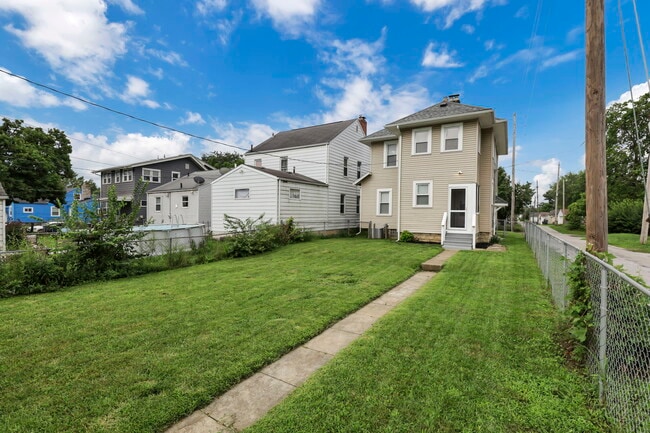 Building Photo - 418 Townsend Ave