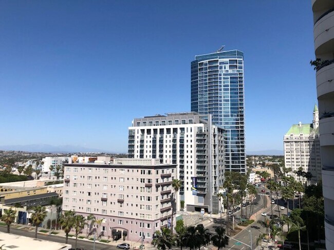 Building Photo - Large 1 bedroom 1 bath in Luxury High Rise...