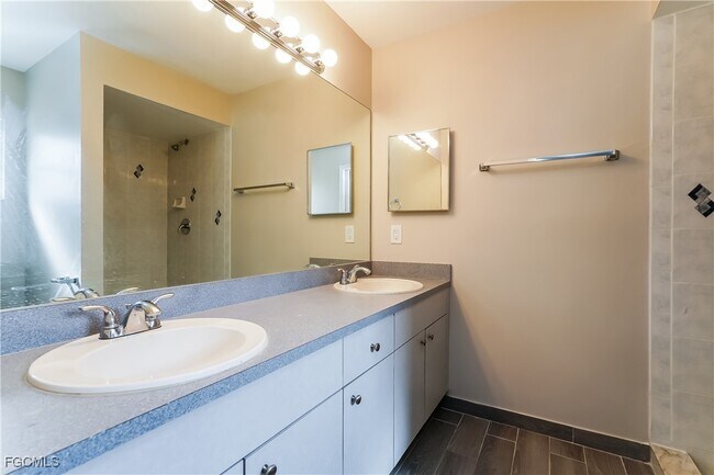 Building Photo - 126 SE 7th St