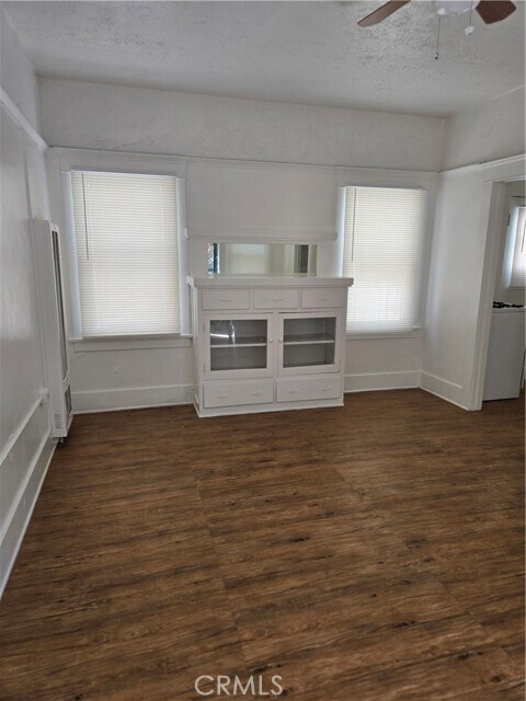 Building Photo - 942 2nd St