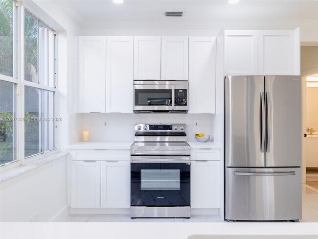 Building Photo - 801 Tanglewood Cir