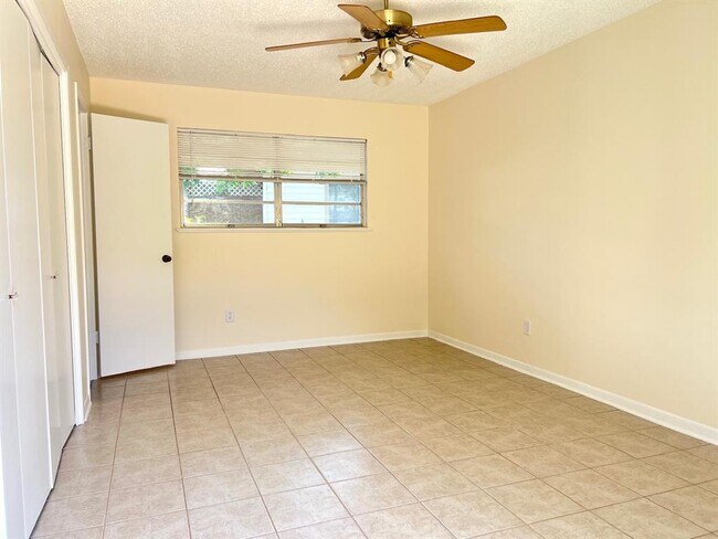 Building Photo - 2305 Western Trails Blvd