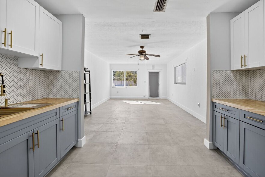 Building Photo - 642 SW 11th St