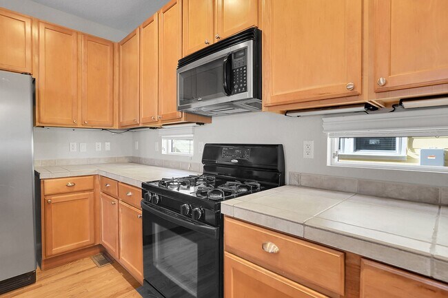 Building Photo - Central Park HOUSE for rent! 2 BLOCKS TO STANLEY MARKETPLACE