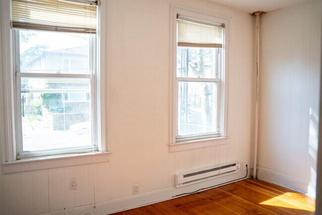 Building Photo - 294 Clerk St