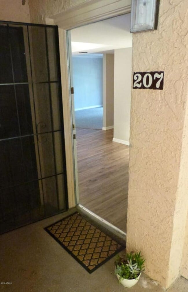Building Photo - Upgraded One Bedroom- Will go FAST!  2nd floor unit with Washer and Dryer!!!  No neighbors direct...
