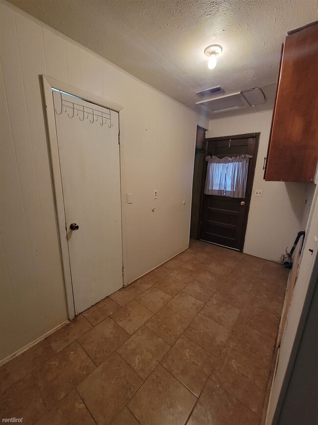 Building Photo - 3 br, 2 bath House - 307 East 9th Street
