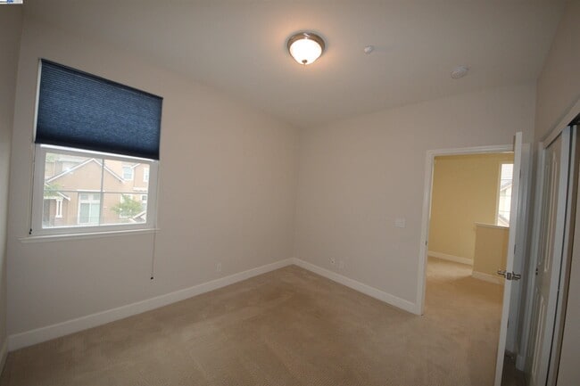Building Photo - 1067 Green St