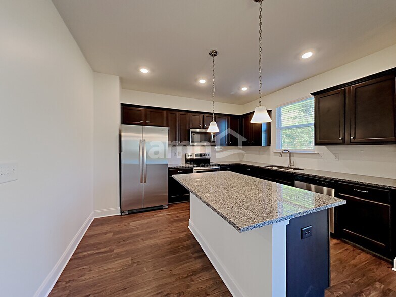 Building Photo - 409 Levon Ct