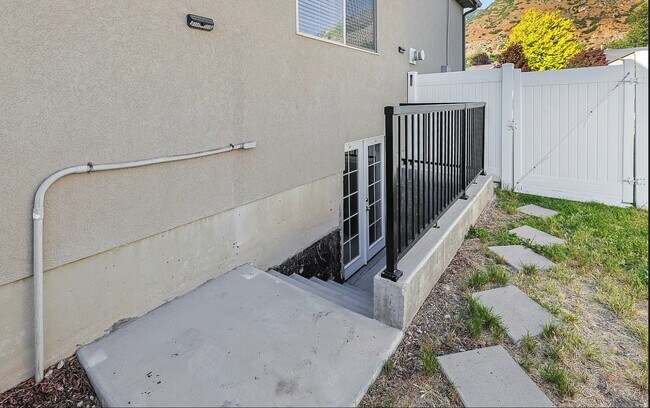 Building Photo - 989 Cinnamon Ridge Dr