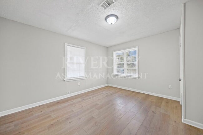 Building Photo - NICE 4 BEDROOM HOME NEAR NORTH HOLLYWOOD!!!! SECTION 8 WELCOMED, PRICE DROP!!! !!!!