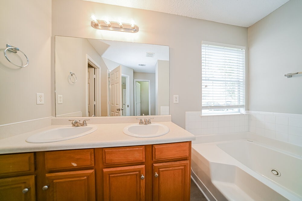 Building Photo - 301 Othello Dr