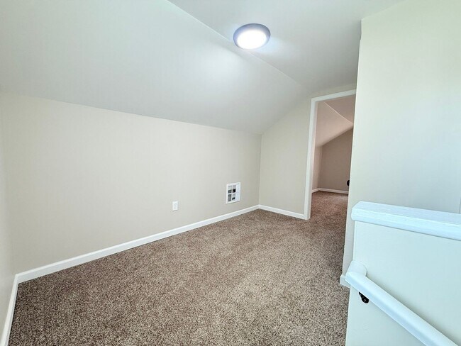 Building Photo - Freshly Renovated 3-Bedroom Home – Quality...