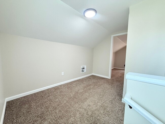 Building Photo - Renovated 3-Bedroom Home – We Welcome Sect...