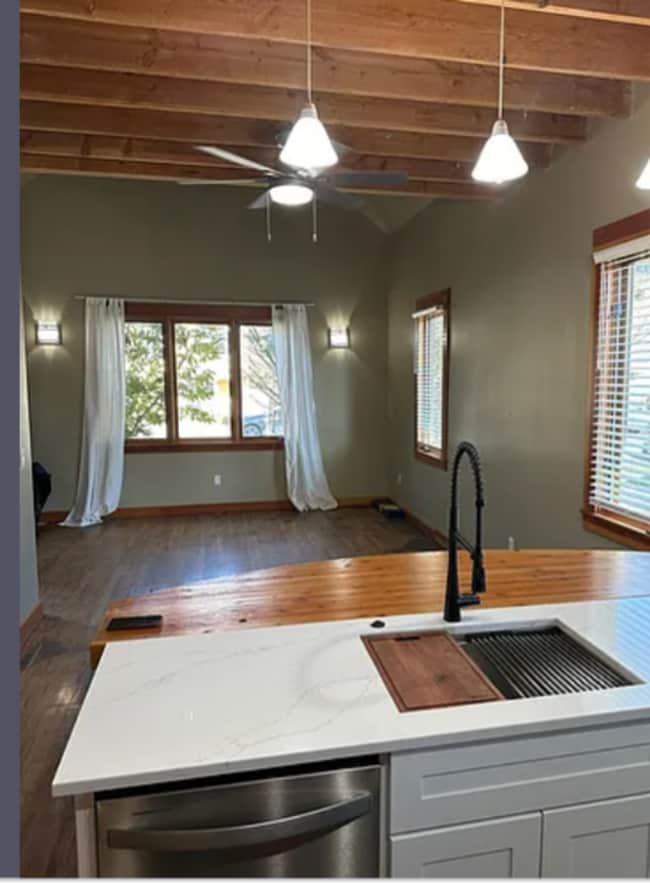 Building Photo - 5-Bedroom Home in SE Portland!