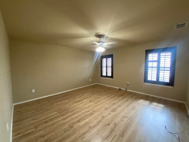 Building Photo - 413 Windmill Palm Dr