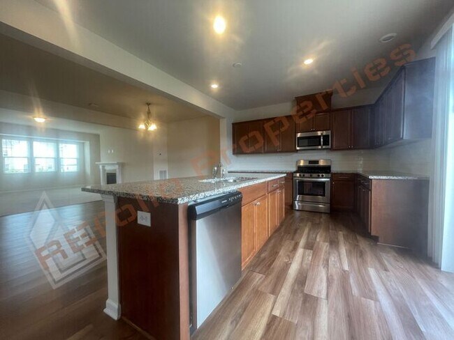 Building Photo - Luxury 3 Story 4 BD/3.5 Bath Townhome @ Sm...