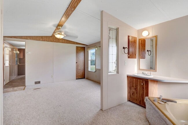 Building Photo - 2 BR, 2 BA Mobile Home w/ 2-Car Detached G...